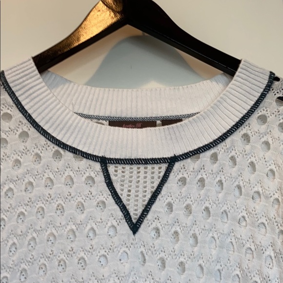 Heather B Eyelet Tunic-EUC - Picture 3 of 9